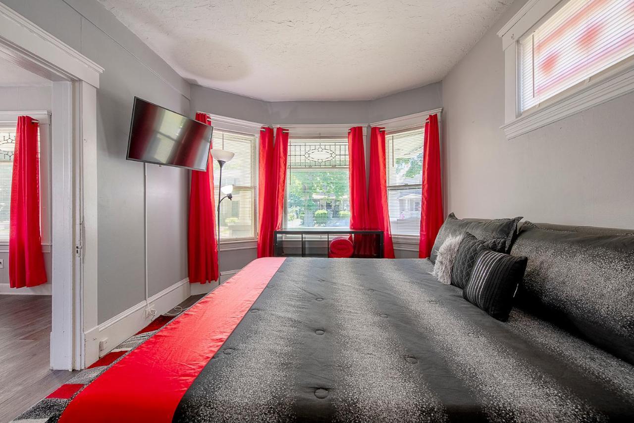 The Rubi Lounge - Spacious Brooklyn Centre Modern Escape Near Downtown With Parking, 300Mb Wifi & Self Check-In Cleveland Bagian luar foto