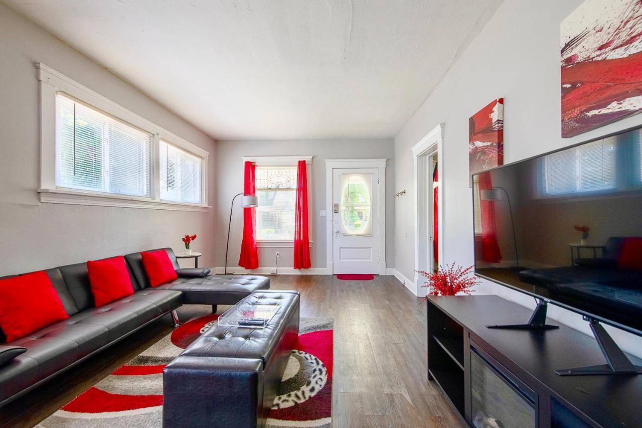 The Rubi Lounge - Spacious Brooklyn Centre Modern Escape Near Downtown With Parking, 300Mb Wifi & Self Check-In Cleveland Bagian luar foto