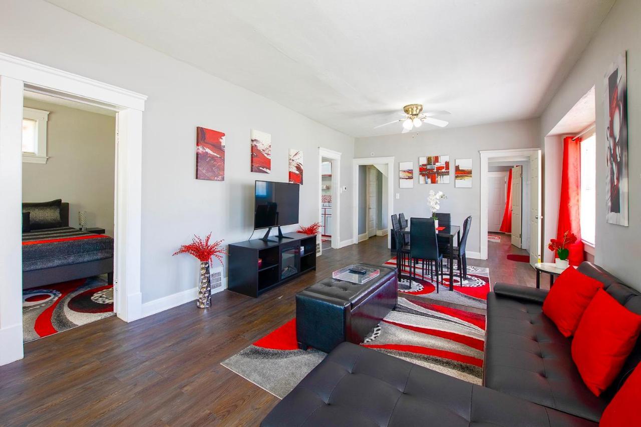 The Rubi Lounge - Spacious Brooklyn Centre Modern Escape Near Downtown With Parking, 300Mb Wifi & Self Check-In Cleveland Bagian luar foto