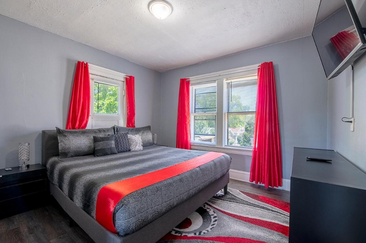 The Rubi Lounge - Spacious Brooklyn Centre Modern Escape Near Downtown With Parking, 300Mb Wifi & Self Check-In Cleveland Bagian luar foto