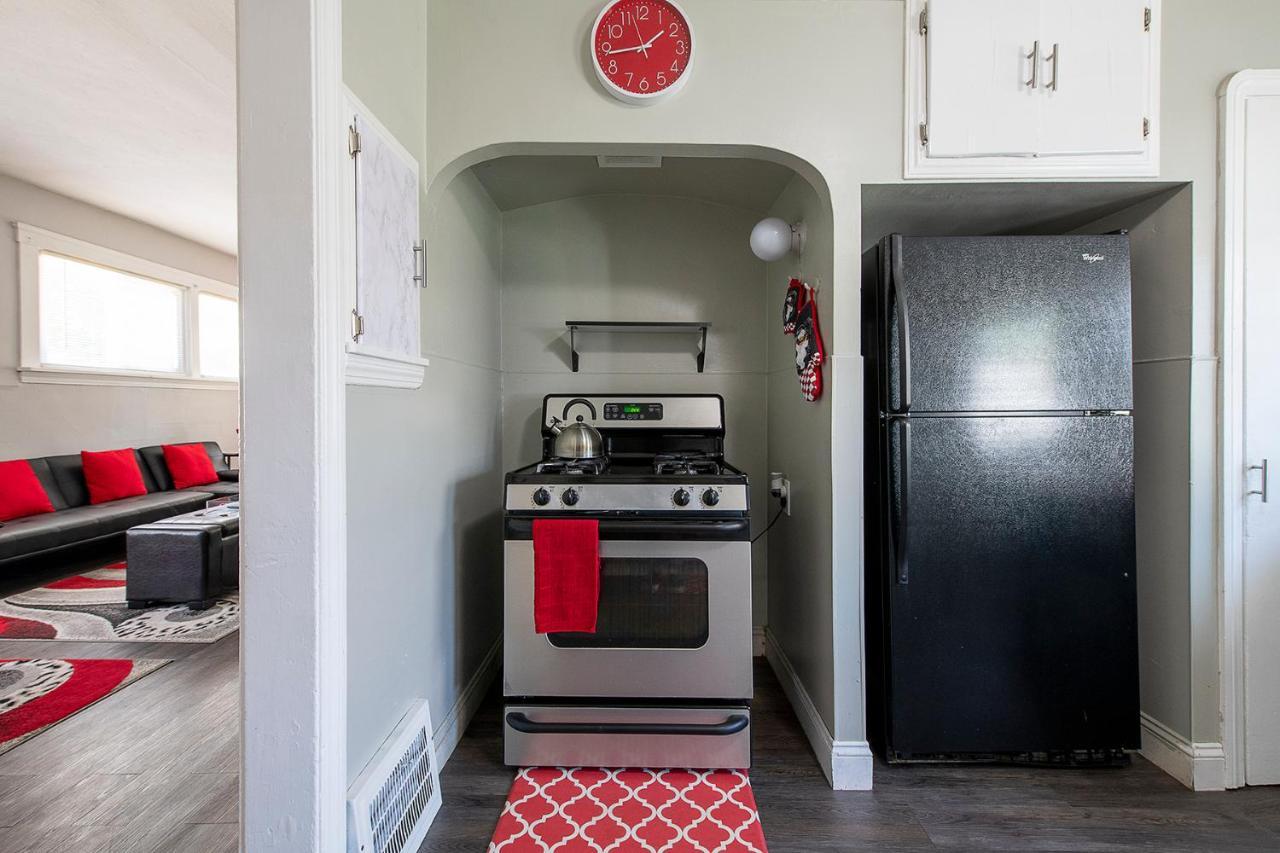 The Rubi Lounge - Spacious Brooklyn Centre Modern Escape Near Downtown With Parking, 300Mb Wifi & Self Check-In Cleveland Bagian luar foto