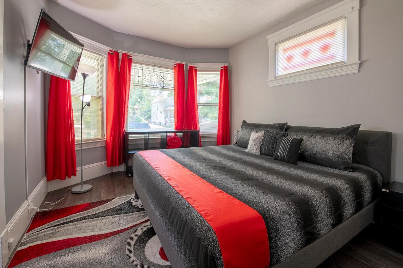 The Rubi Lounge - Spacious Brooklyn Centre Modern Escape Near Downtown With Parking, 300Mb Wifi & Self Check-In Cleveland Bagian luar foto