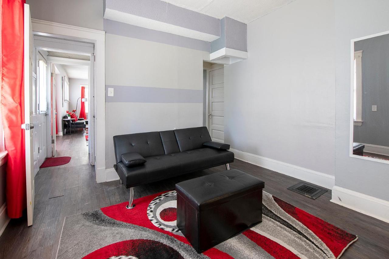 The Rubi Lounge - Spacious Brooklyn Centre Modern Escape Near Downtown With Parking, 300Mb Wifi & Self Check-In Cleveland Bagian luar foto