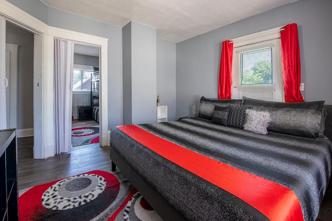 The Rubi Lounge - Spacious Brooklyn Centre Modern Escape Near Downtown With Parking, 300Mb Wifi & Self Check-In Cleveland Bagian luar foto
