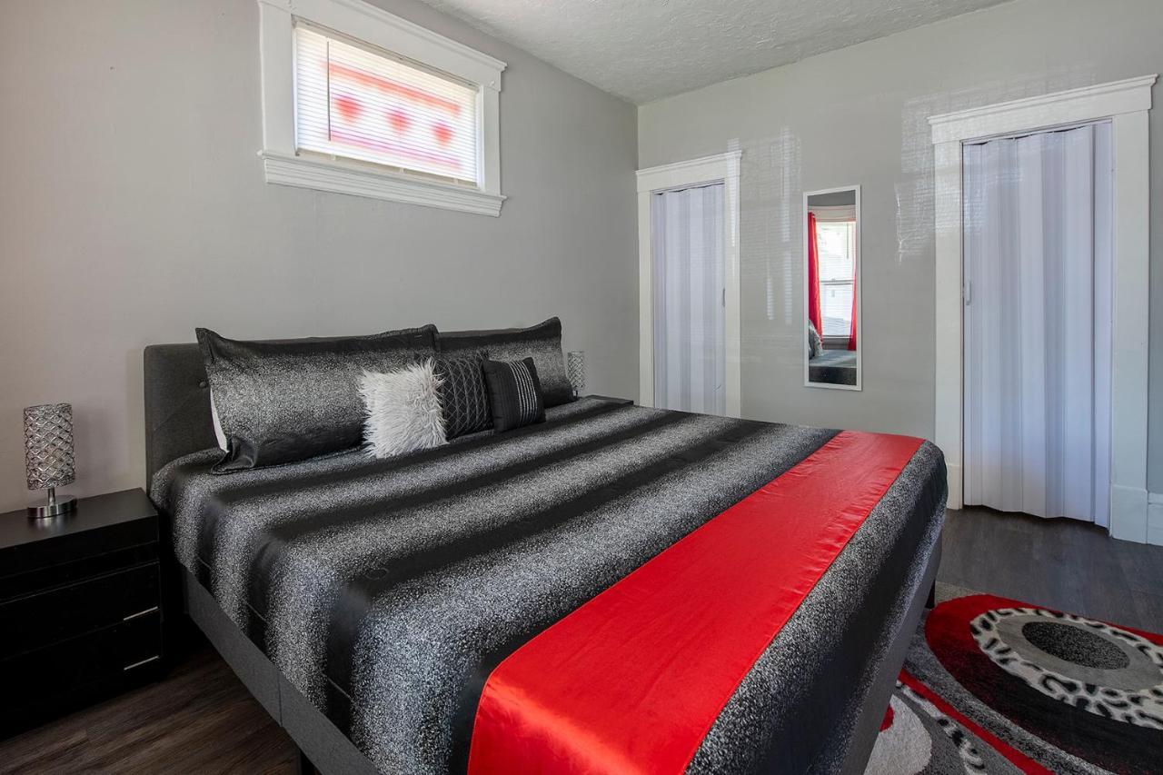 The Rubi Lounge - Spacious Brooklyn Centre Modern Escape Near Downtown With Parking, 300Mb Wifi & Self Check-In Cleveland Bagian luar foto