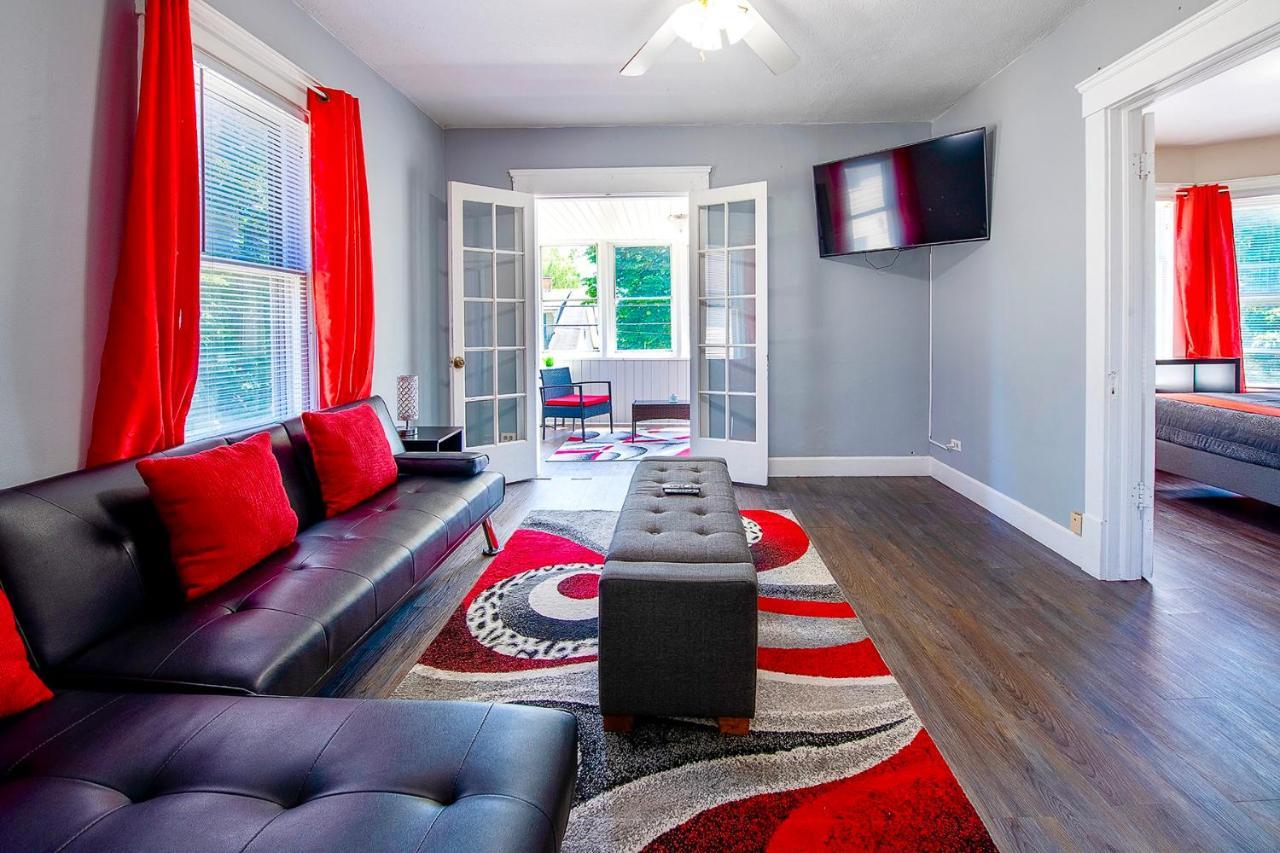 The Rubi Lounge - Spacious Brooklyn Centre Modern Escape Near Downtown With Parking, 300Mb Wifi & Self Check-In Cleveland Bagian luar foto